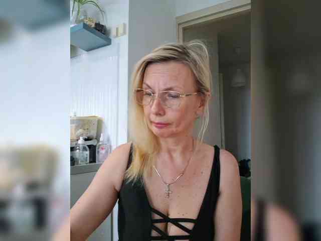 ShiningMILF webcam