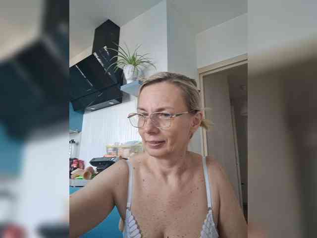 ShiningMILF webcam