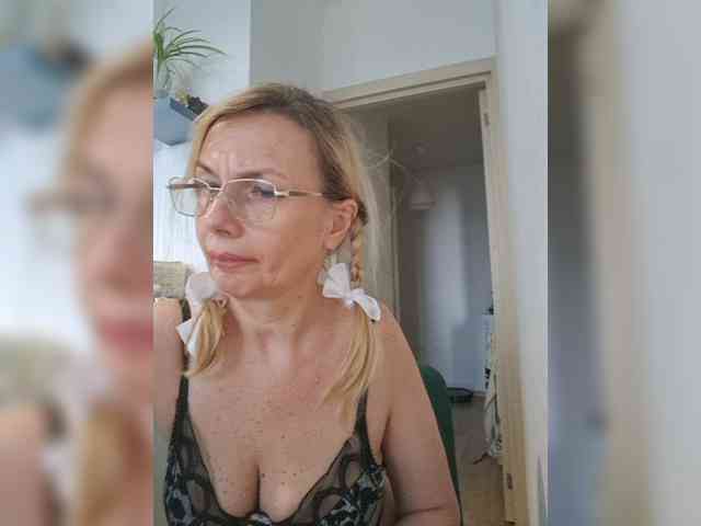 ShiningMILF webcam