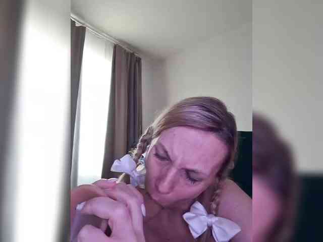 ShiningMILF webcam