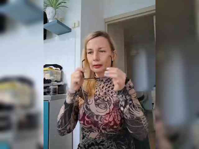 ShiningMILF webcam