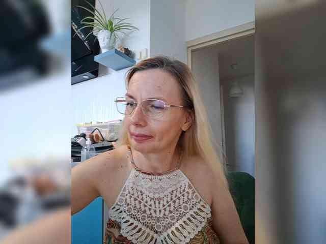 ShiningMILF webcam