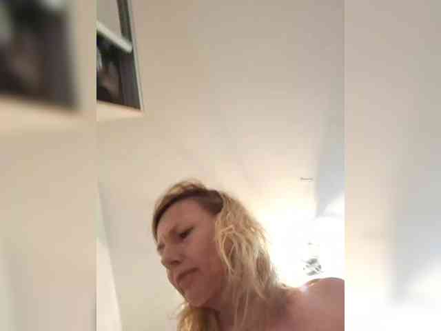 ShiningMILF webcam