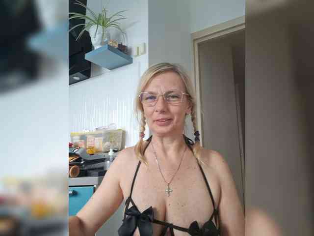 ShiningMILF webcam