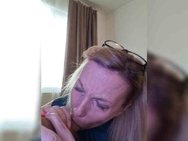 ShiningMILF webcam