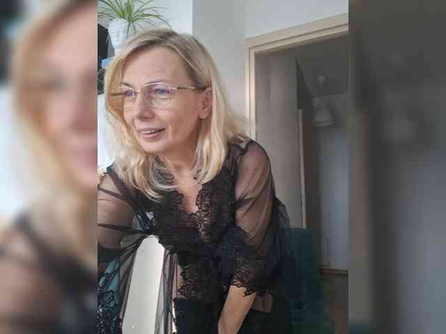 ShiningMILF webcam