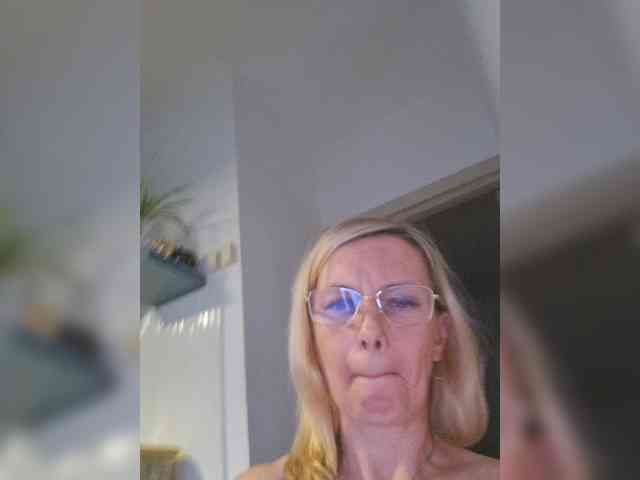 ShiningMILF webcam