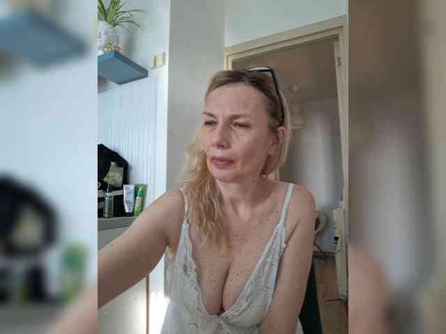 ShiningMILF webcam