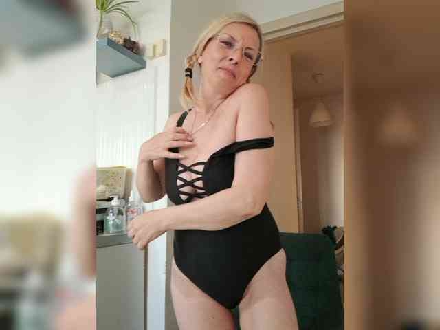ShiningMILF webcam