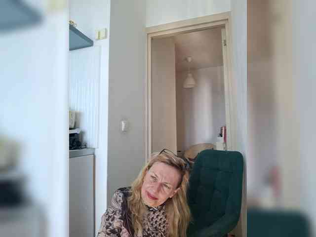 ShiningMILF webcam