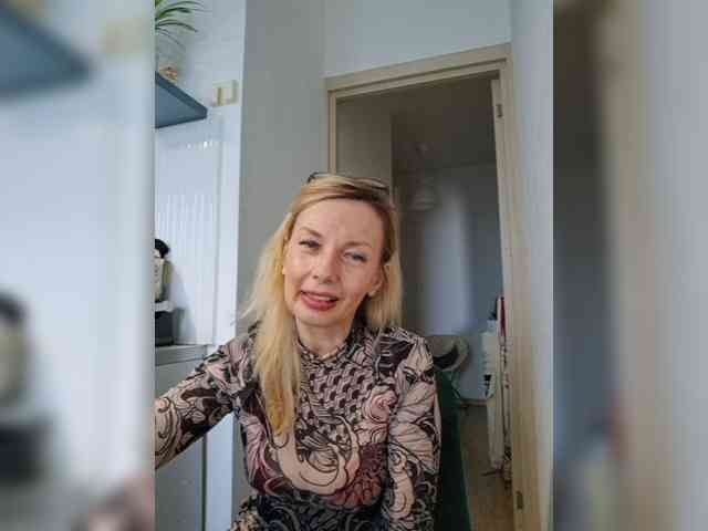 ShiningMILF webcam