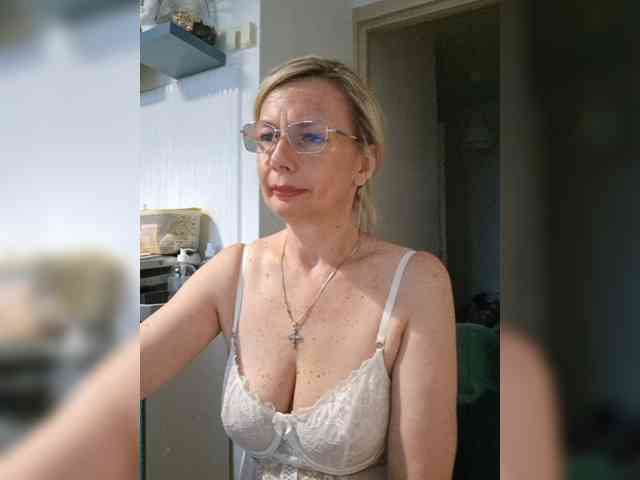 ShiningMILF webcam