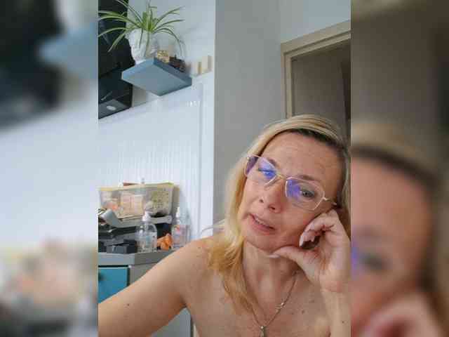 ShiningMILF webcam