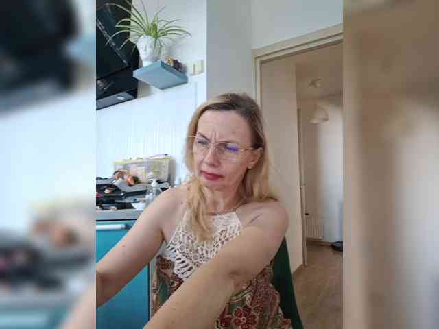 ShiningMILF webcam