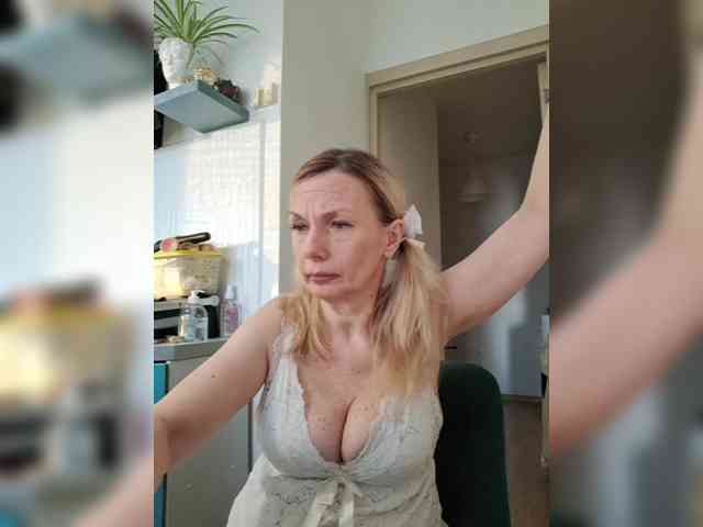 ShiningMILF webcam