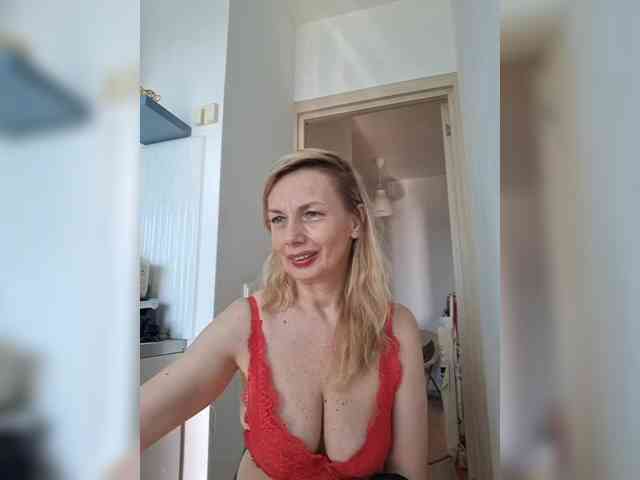ShiningMILF webcam
