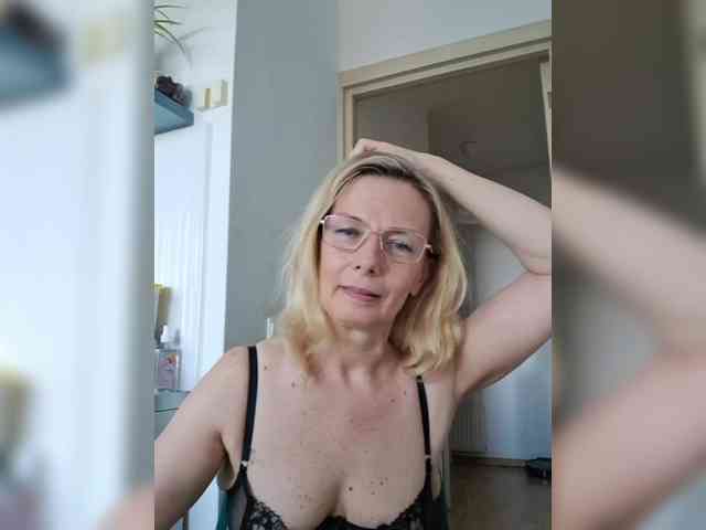 ShiningMILF webcam