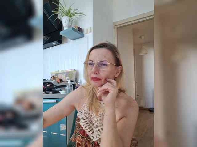 ShiningMILF webcam