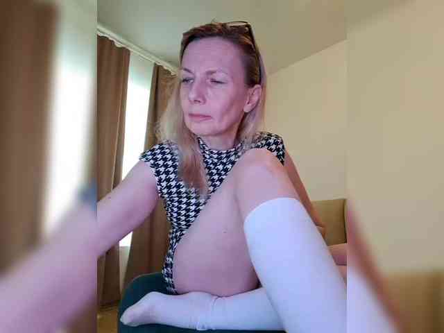 ShiningMILF webcam