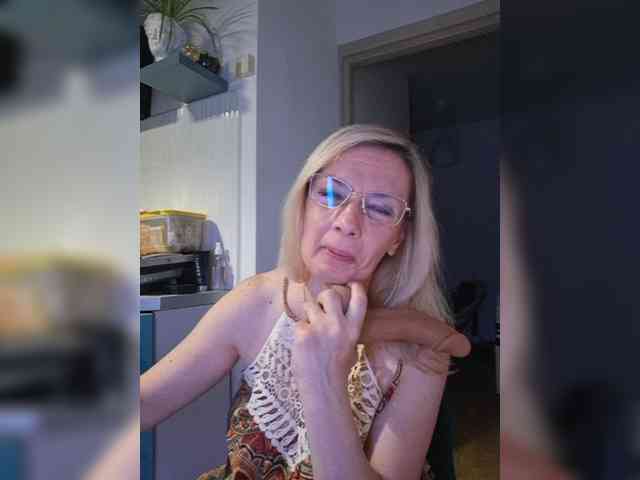 ShiningMILF webcam