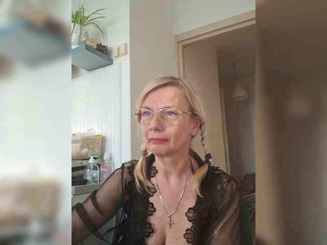 ShiningMILF webcam