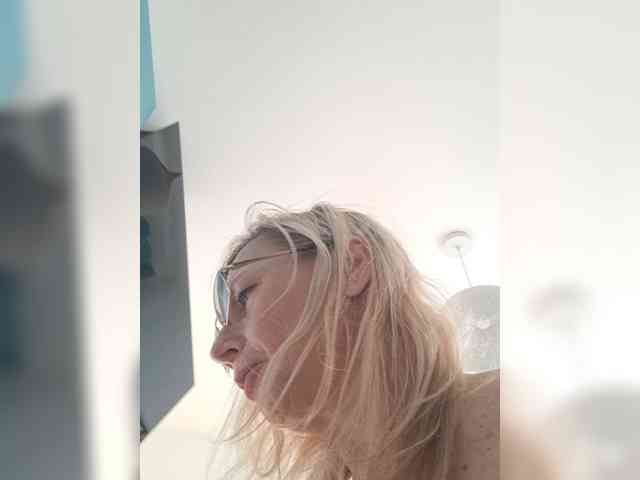 ShiningMILF webcam