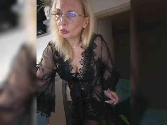 ShiningMILF webcam