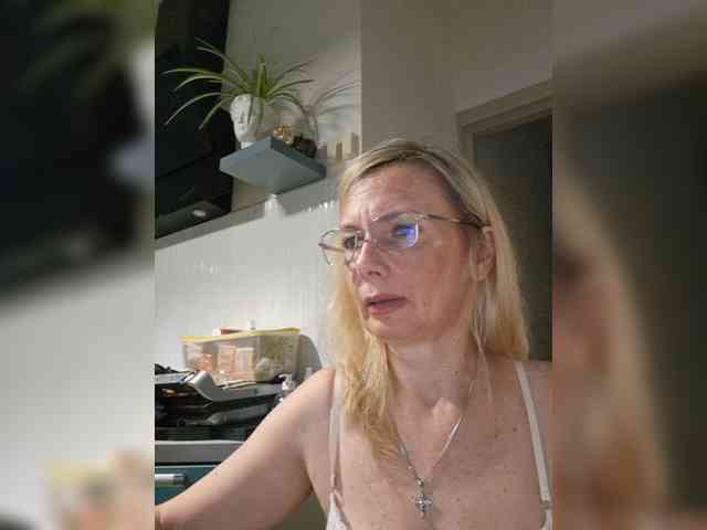 ShiningMILF webcam