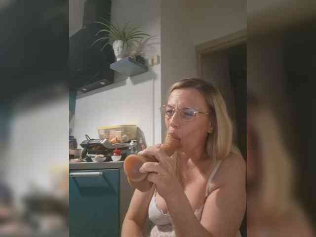 ShiningMILF webcam