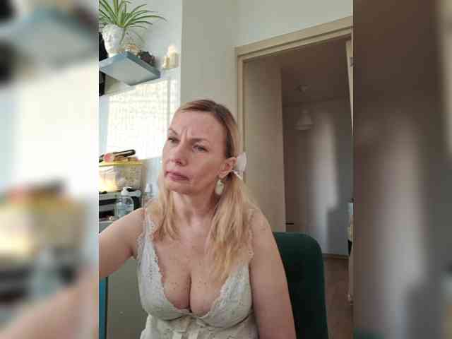 ShiningMILF webcam
