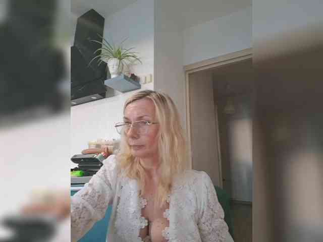ShiningMILF webcam