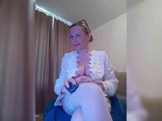 ShiningMILF webcam