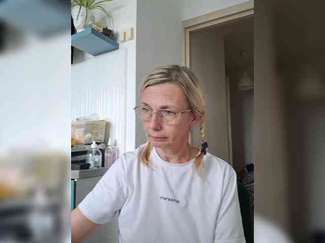ShiningMILF webcam