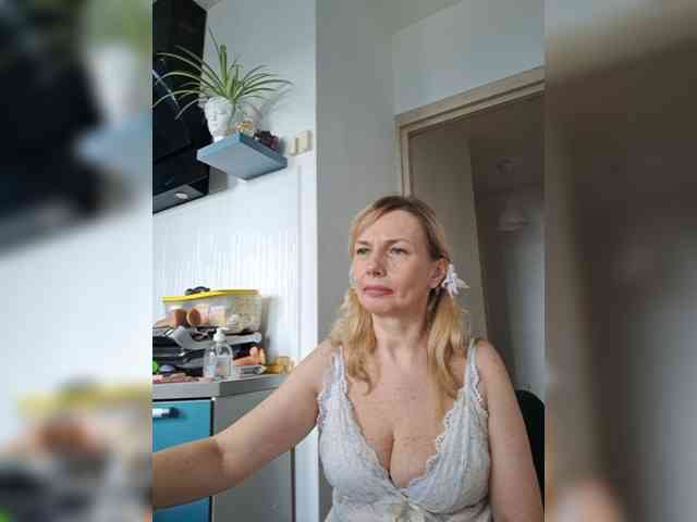 ShiningMILF webcam