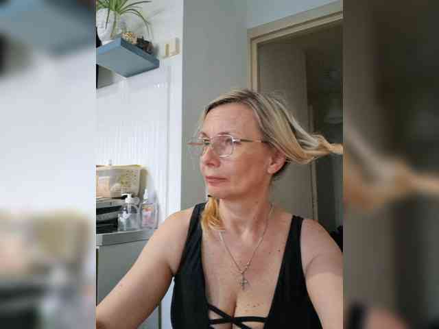 ShiningMILF webcam