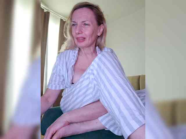 ShiningMILF webcam