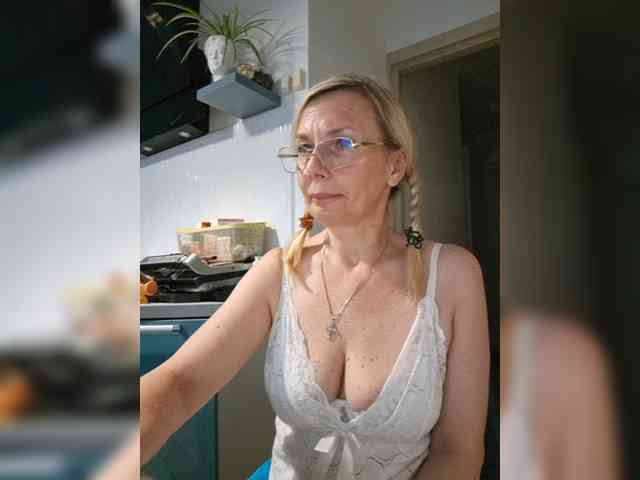 Модель: ShiningMILF
