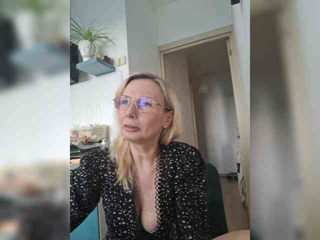 ShiningMILF webcam