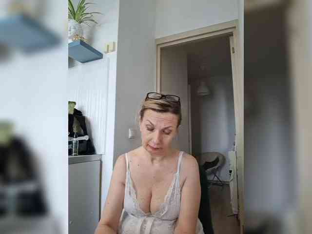 ShiningMILF webcam