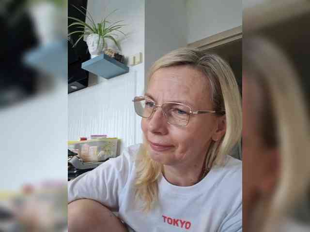 ShiningMILF webcam