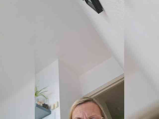 ShiningMILF webcam