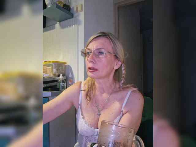 ShiningMILF webcam