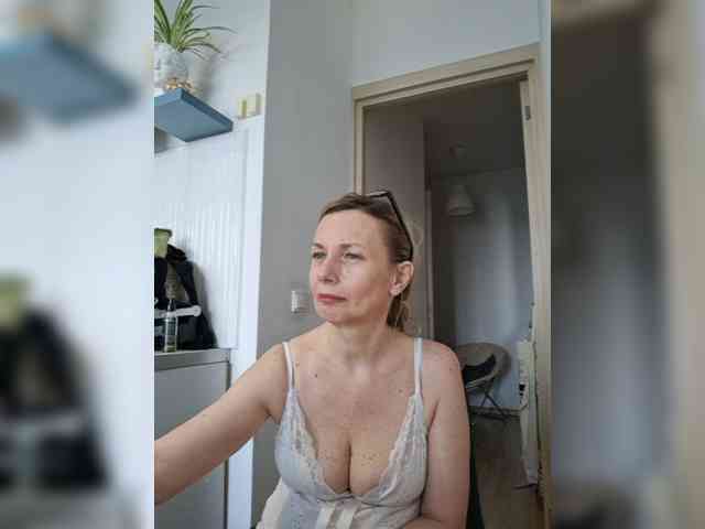ShiningMILF webcam