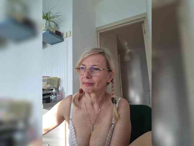 ShiningMILF webcam