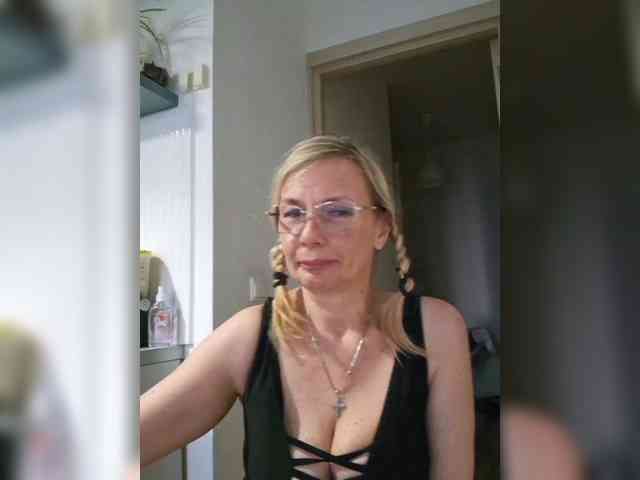 ShiningMILF webcam