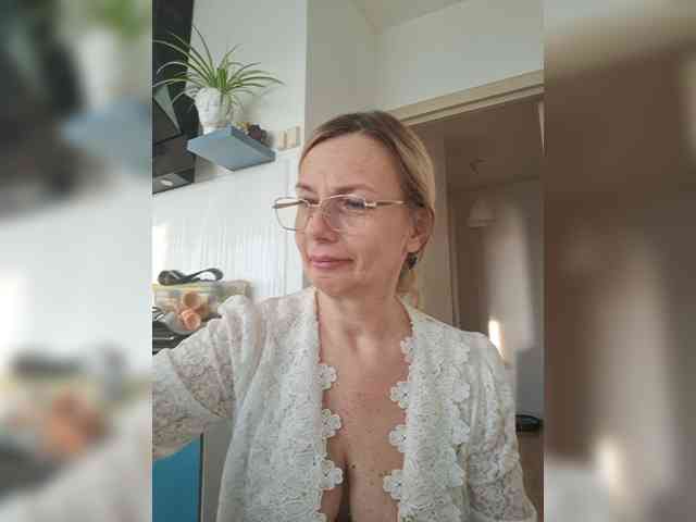 ShiningMILF Sex Cam Show