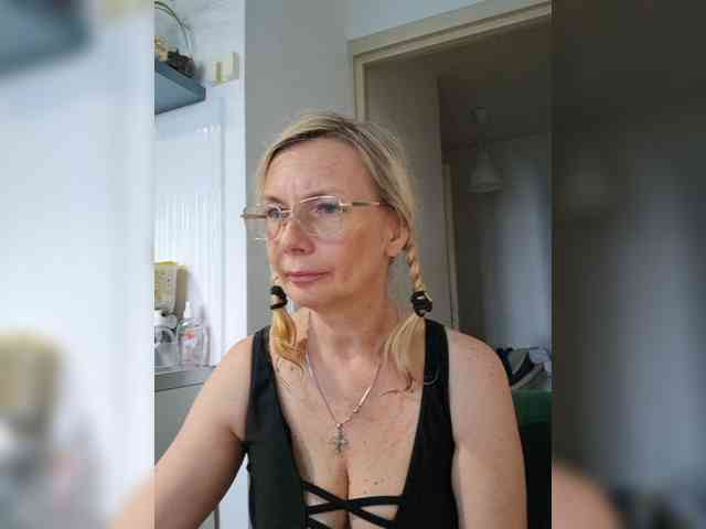 ShiningMILF webcam