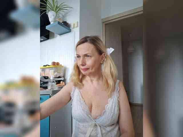 ShiningMILF webcam