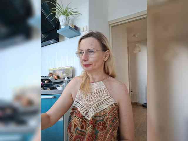 ShiningMILF webcam