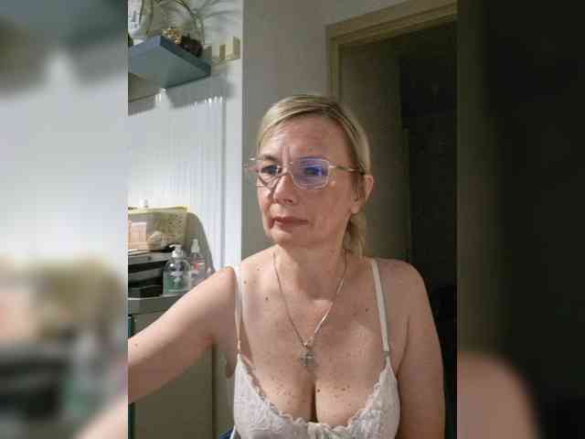 ShiningMILF webcam